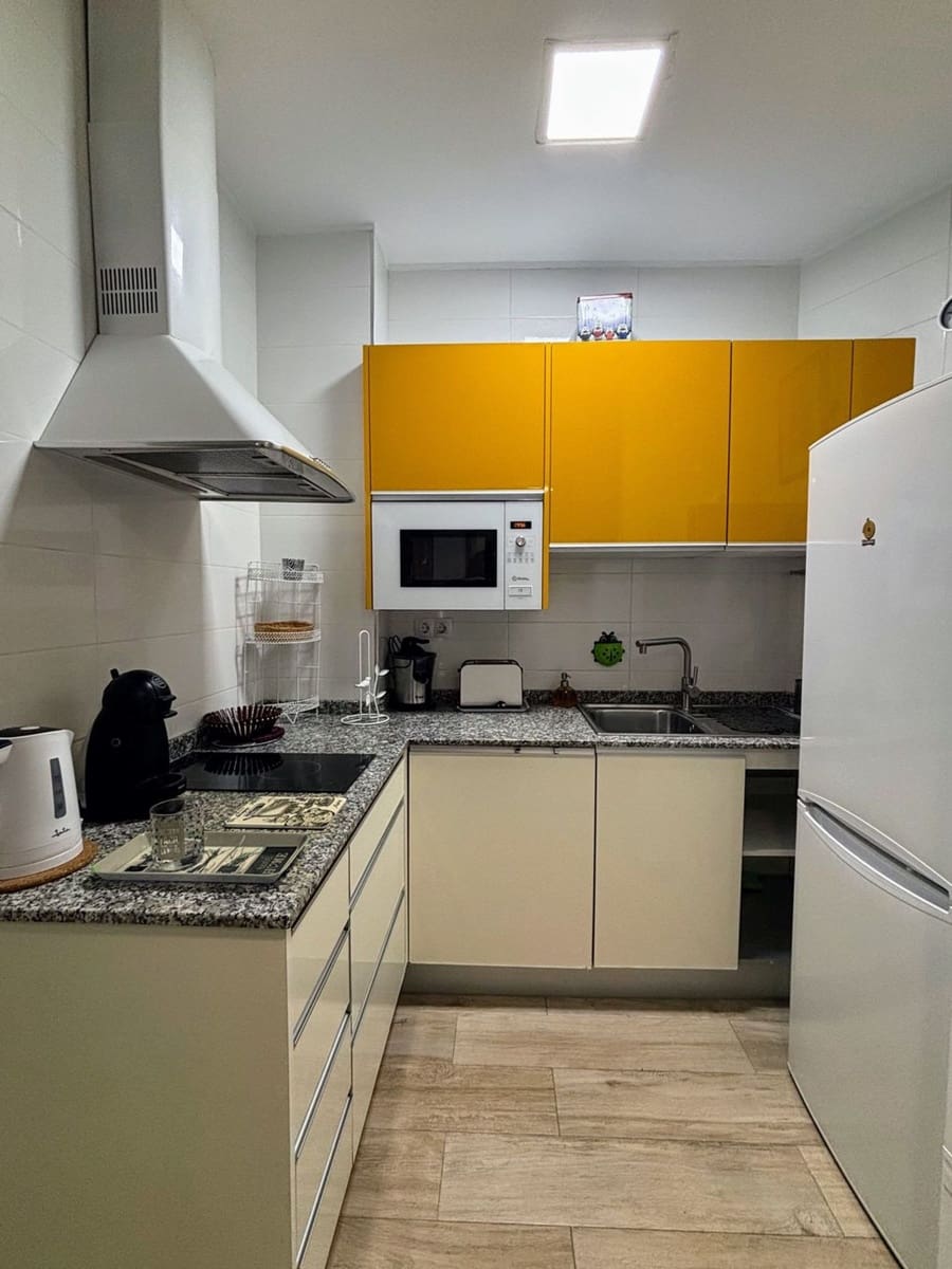 1 bedroom Apartment for rent in Las Palmas de Gran Canaria with garage - € 900 (Ref: 9844709)