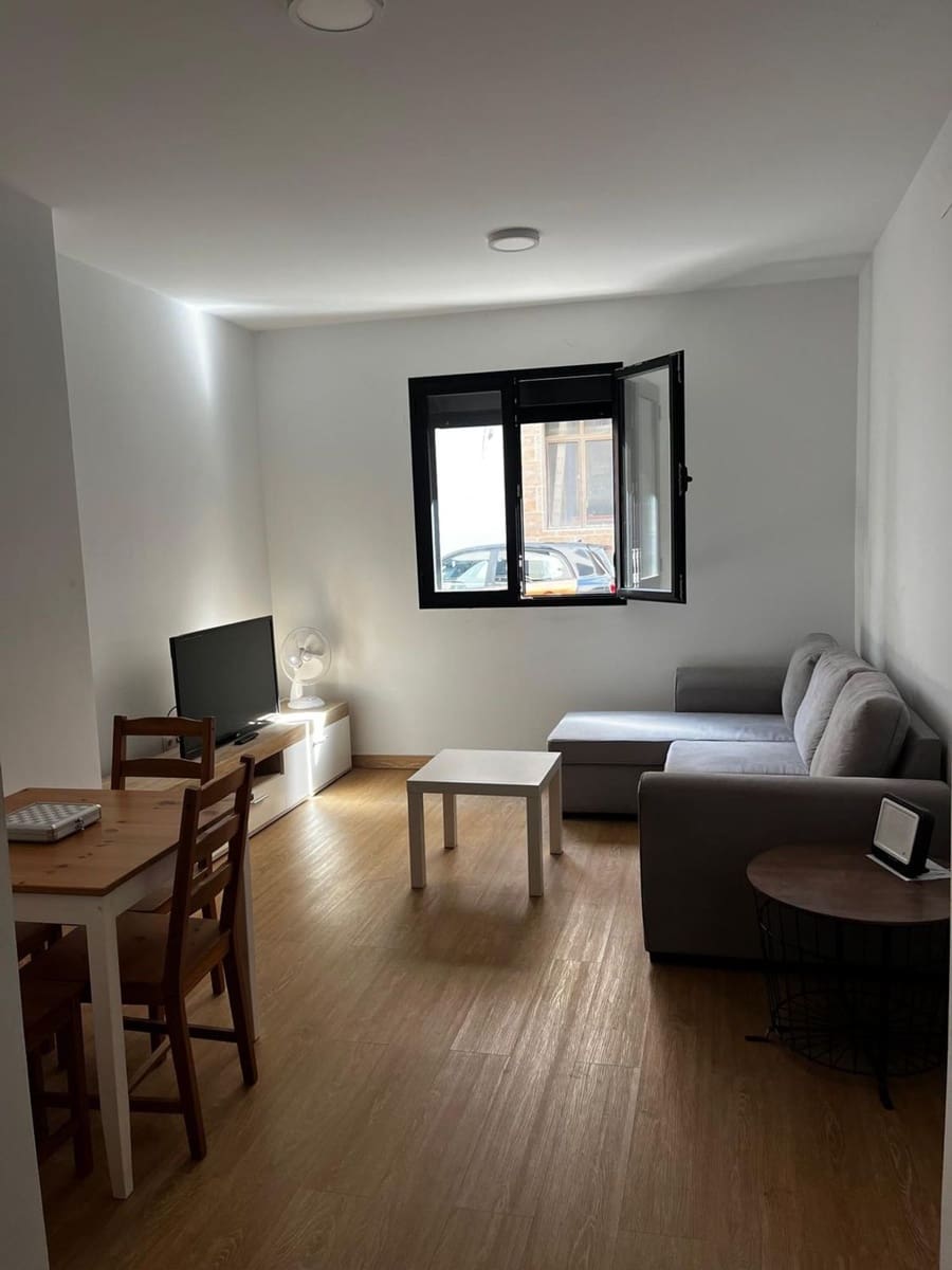 2 bedroom Apartment for rent in Las Palmas de Gran Canaria with garage - € 1,100 (Ref: 9848954)
