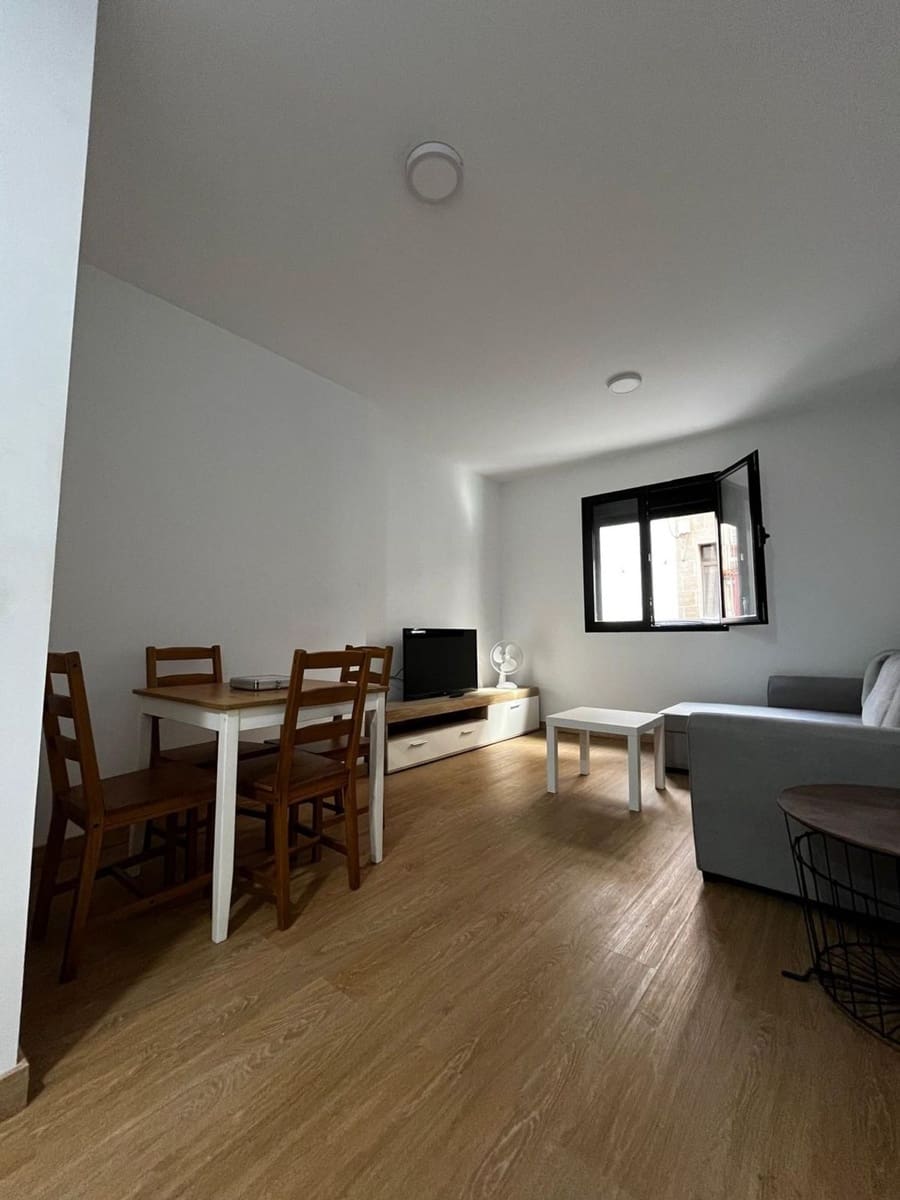 2 bedroom Apartment for rent in Las Palmas de Gran Canaria with garage - € 1,100 (Ref: 9848954)