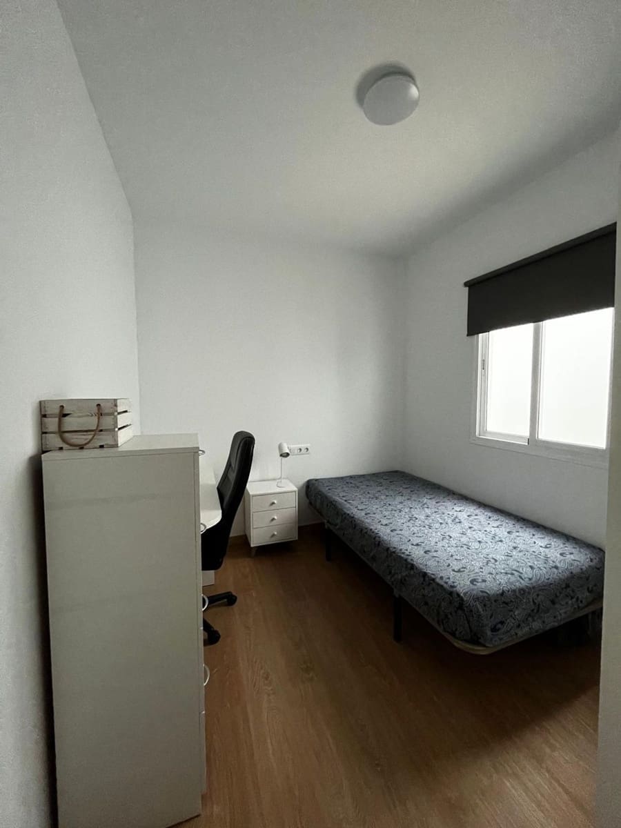 2 bedroom Apartment for rent in Las Palmas de Gran Canaria with garage - € 1,100 (Ref: 9848954)
