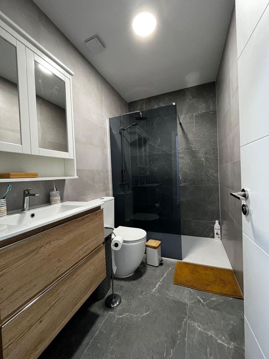 2 bedroom Apartment for rent in Las Palmas de Gran Canaria with garage - € 1,100 (Ref: 9848954)