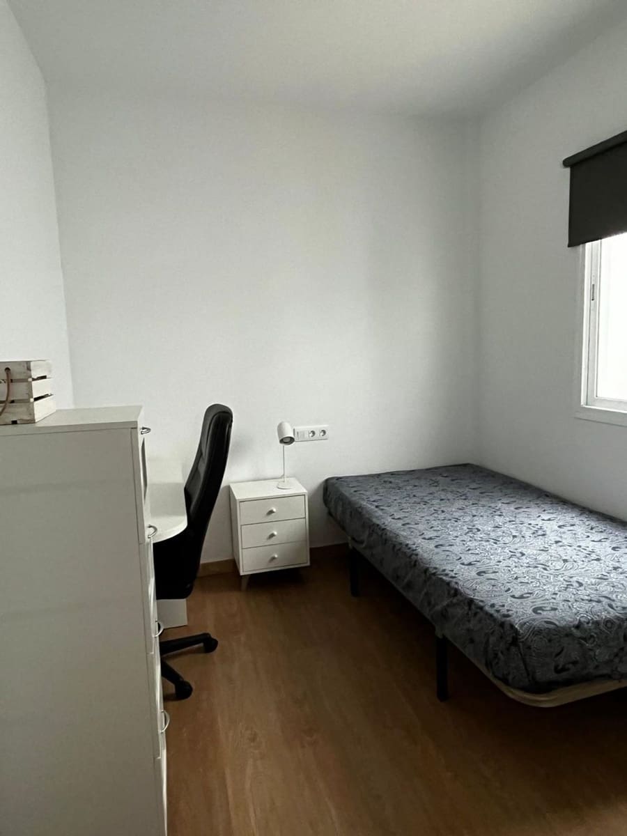 2 bedroom Apartment for rent in Las Palmas de Gran Canaria with garage - € 1,100 (Ref: 9848954)