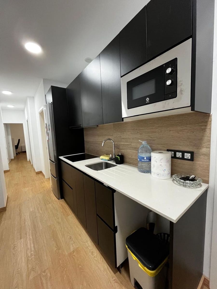 2 bedroom Apartment for rent in Las Palmas de Gran Canaria with garage - € 1,100 (Ref: 9848954)