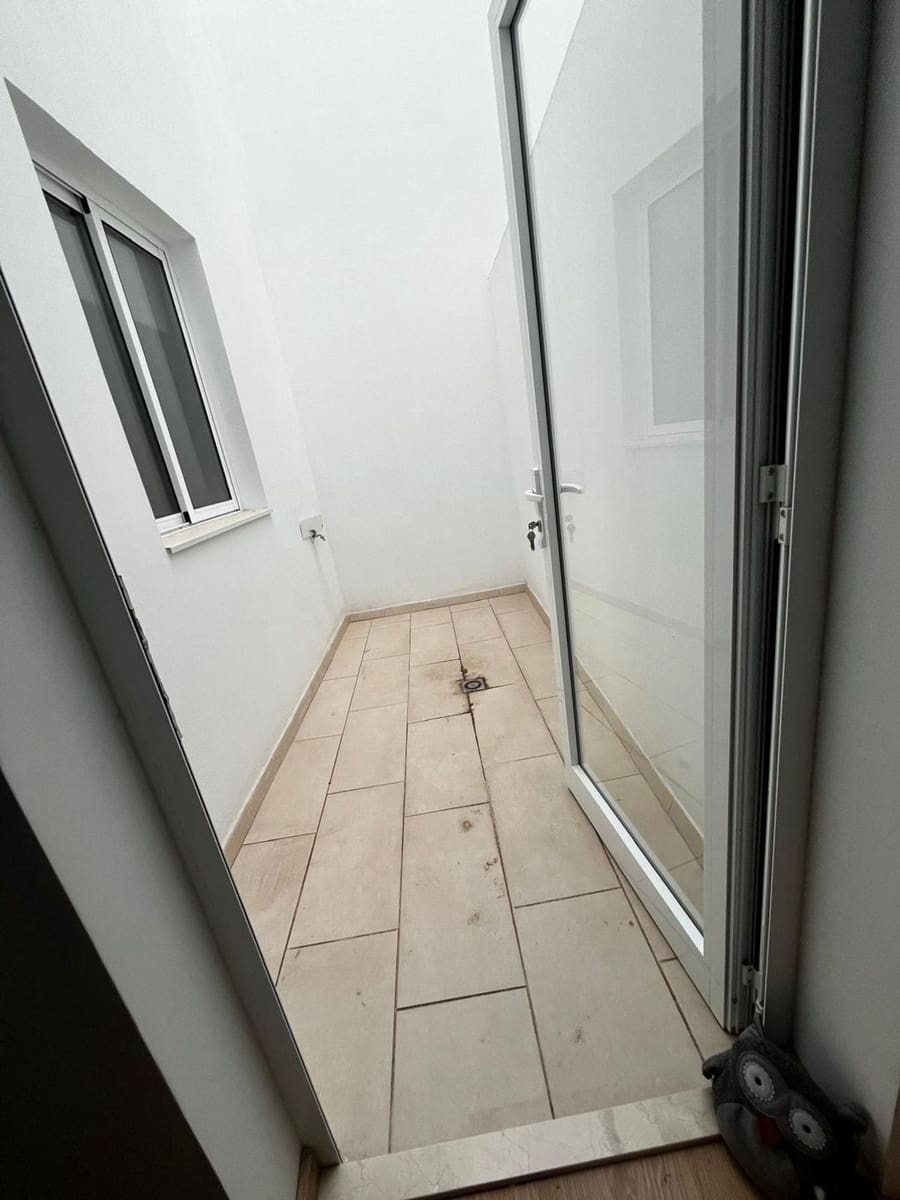 2 bedroom Apartment for rent in Las Palmas de Gran Canaria with garage - € 1,100 (Ref: 9848954)