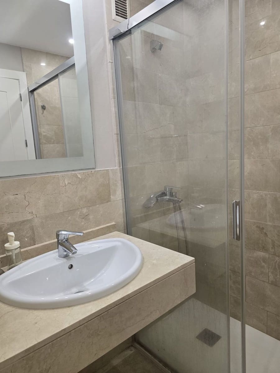 2 bedroom Apartment for rent in Las Palmas de Gran Canaria with garage - € 1,235 (Ref: 9848955)