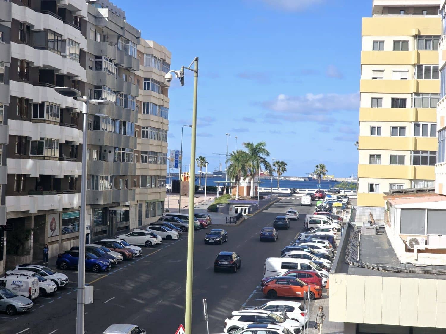 2 bedroom Apartment for rent in Las Palmas de Gran Canaria with garage - € 1,235 (Ref: 9848955)