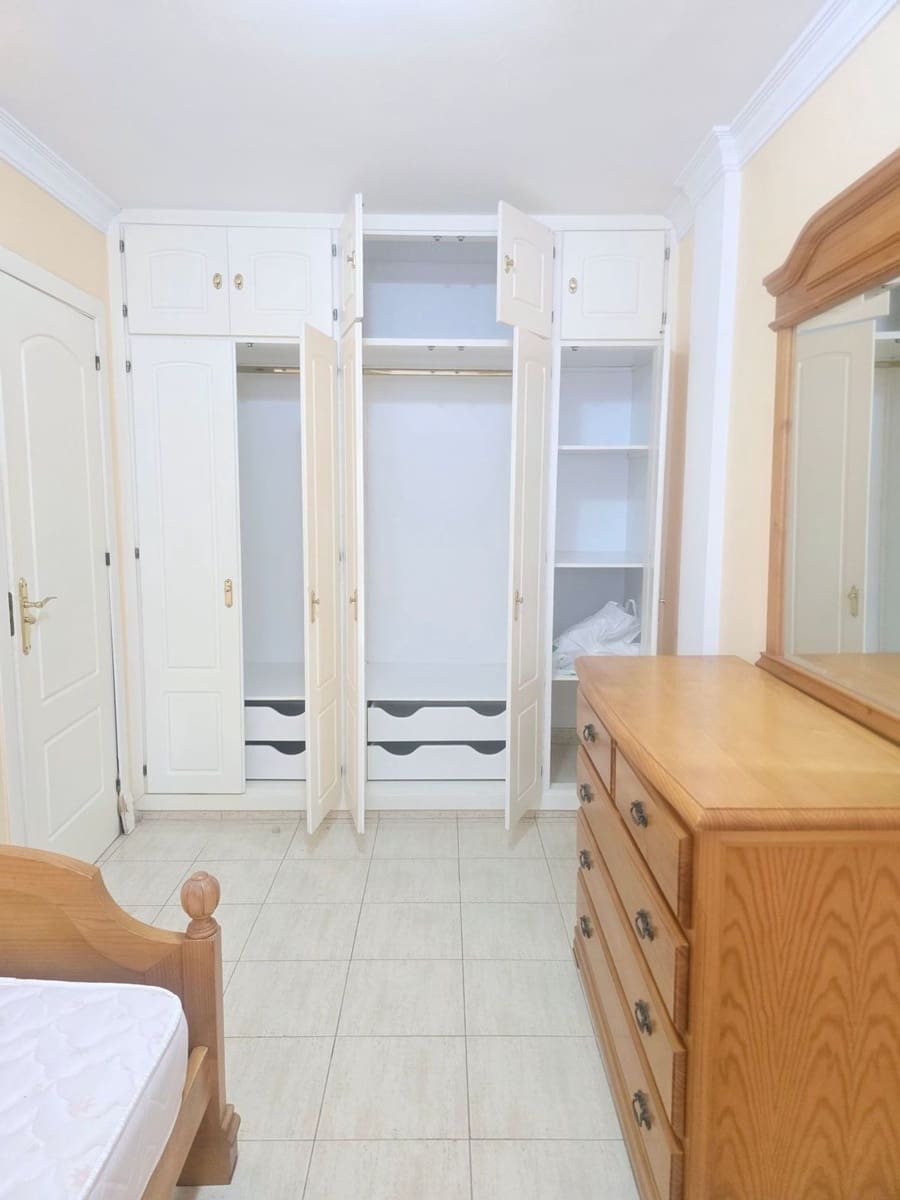 3 makuuhuone Omakotitalo vuokrattavana paikassa Las Palmas de Gran Canaria mukana 
autotalli - 1 000 € (Ref: 9861396)