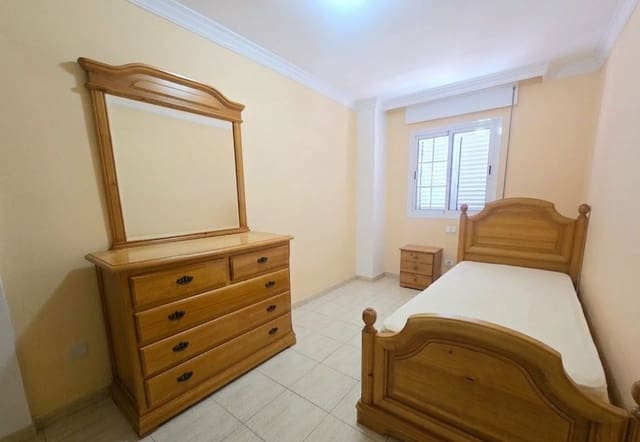 3 makuuhuone Omakotitalo vuokrattavana paikassa Las Palmas de Gran Canaria mukana 
autotalli - 1 000 € (Ref: 9861396)