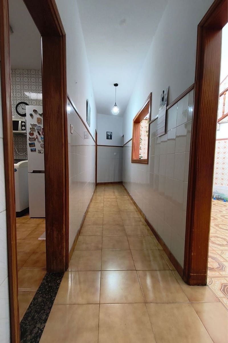 4 bedroom Townhouse for sale in Agaete with garage - € 265,000 (Ref: 9866232)