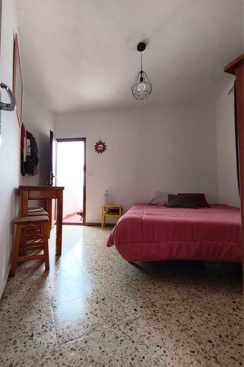 4 bedroom Townhouse for sale in Agaete with garage - € 265,000 (Ref: 9866232)