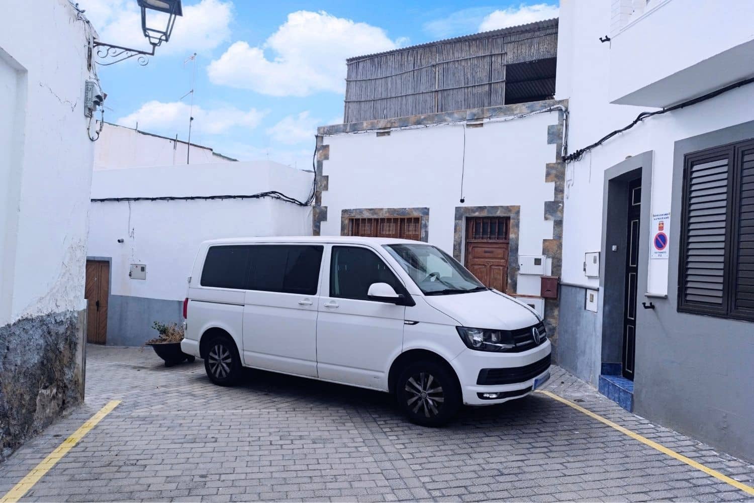 4 bedroom Townhouse for sale in Agaete with garage - € 265,000 (Ref: 9866232)