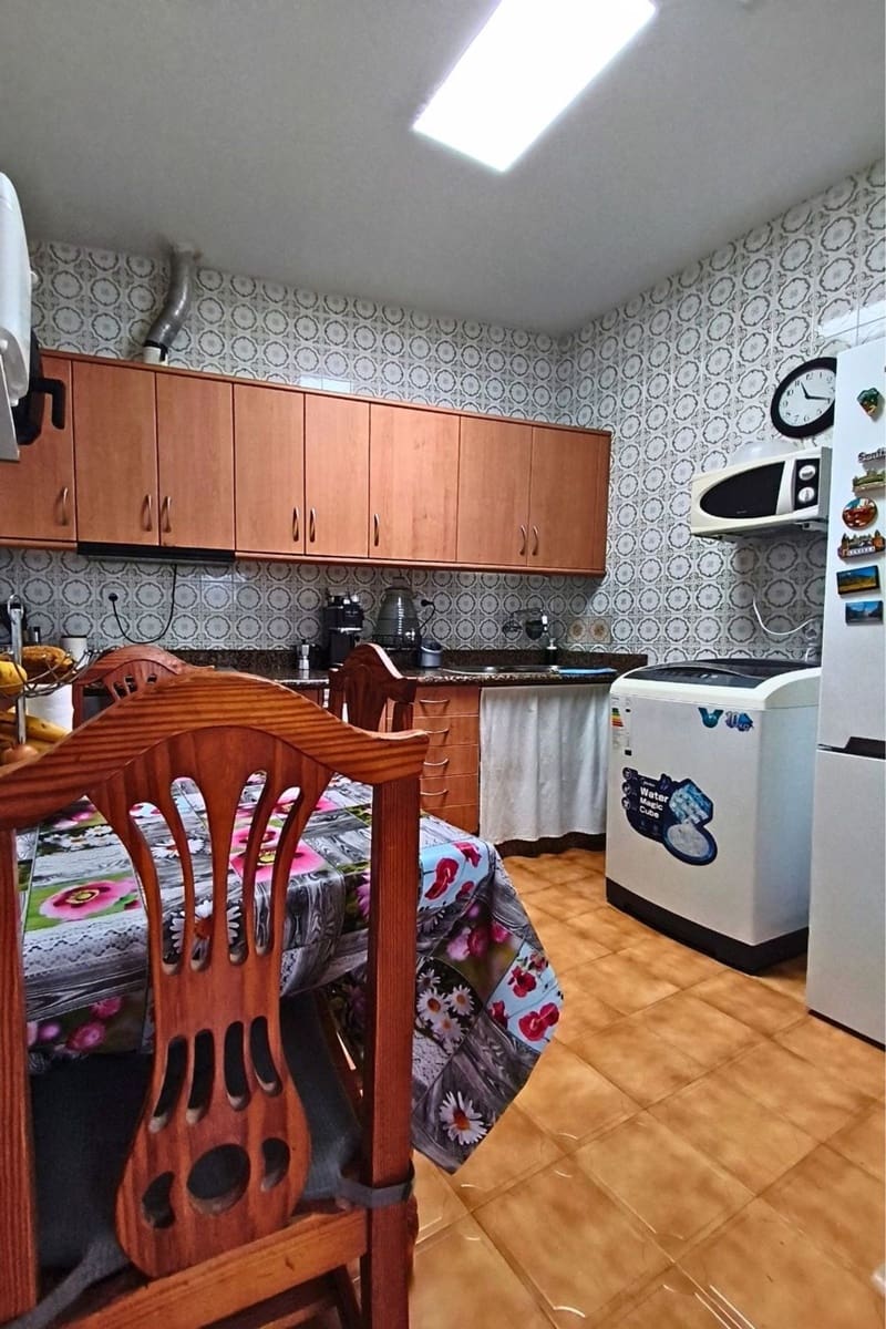 4 bedroom Townhouse for sale in Agaete with garage - € 265,000 (Ref: 9866232)