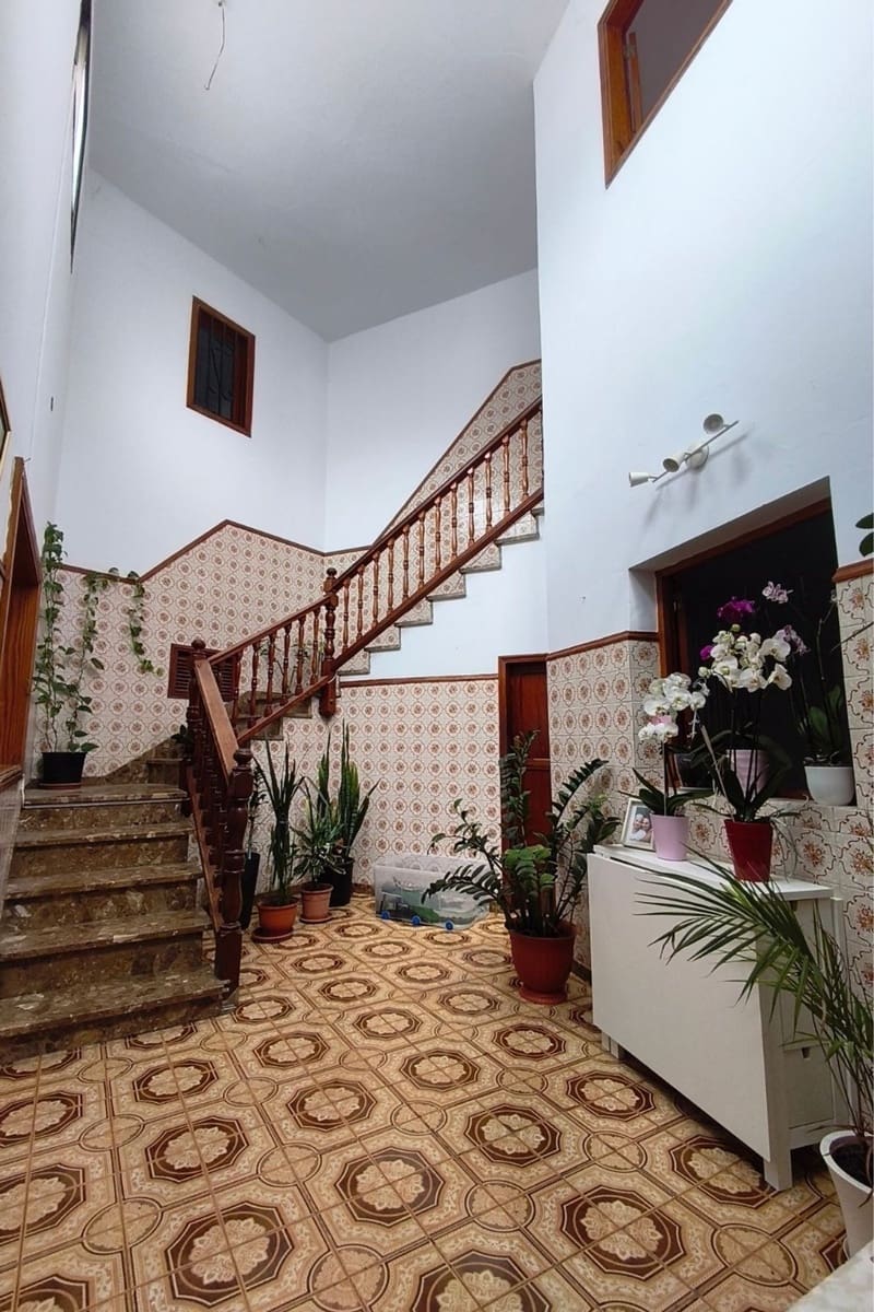 4 bedroom Townhouse for sale in Agaete with garage - € 265,000 (Ref: 9866232)