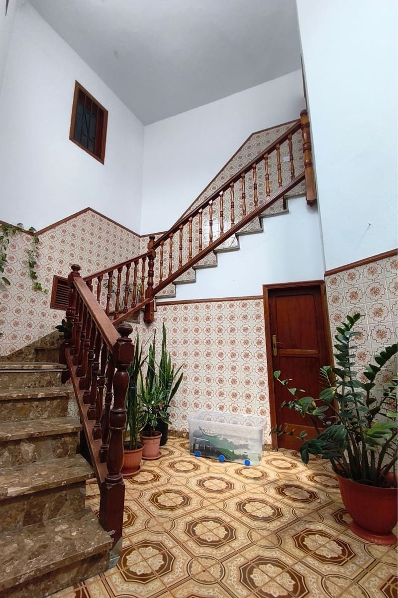 4 bedroom Townhouse for sale in Agaete with garage - € 265,000 (Ref: 9866232)