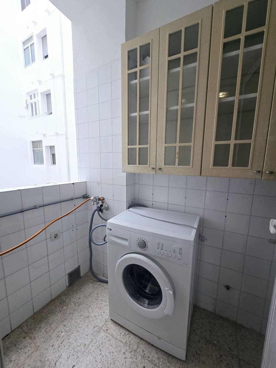 4 Zimmer Apartment zu verkaufen in Las Palmas de Gran Canaria mit Garage - 258.000 € (Ref: 9877769)