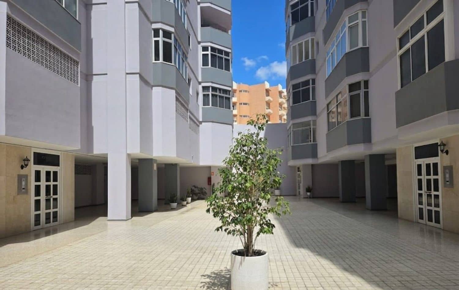 4 Zimmer Apartment zu verkaufen in Las Palmas de Gran Canaria mit Garage - 258.000 € (Ref: 9877769)