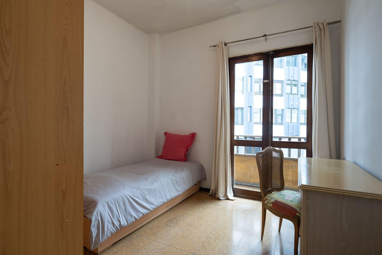 Apartamento de 4 habitaciones en Las Palmas de Gran Canaria en venta con garaje - 270.000 € (Ref: 9880537)
