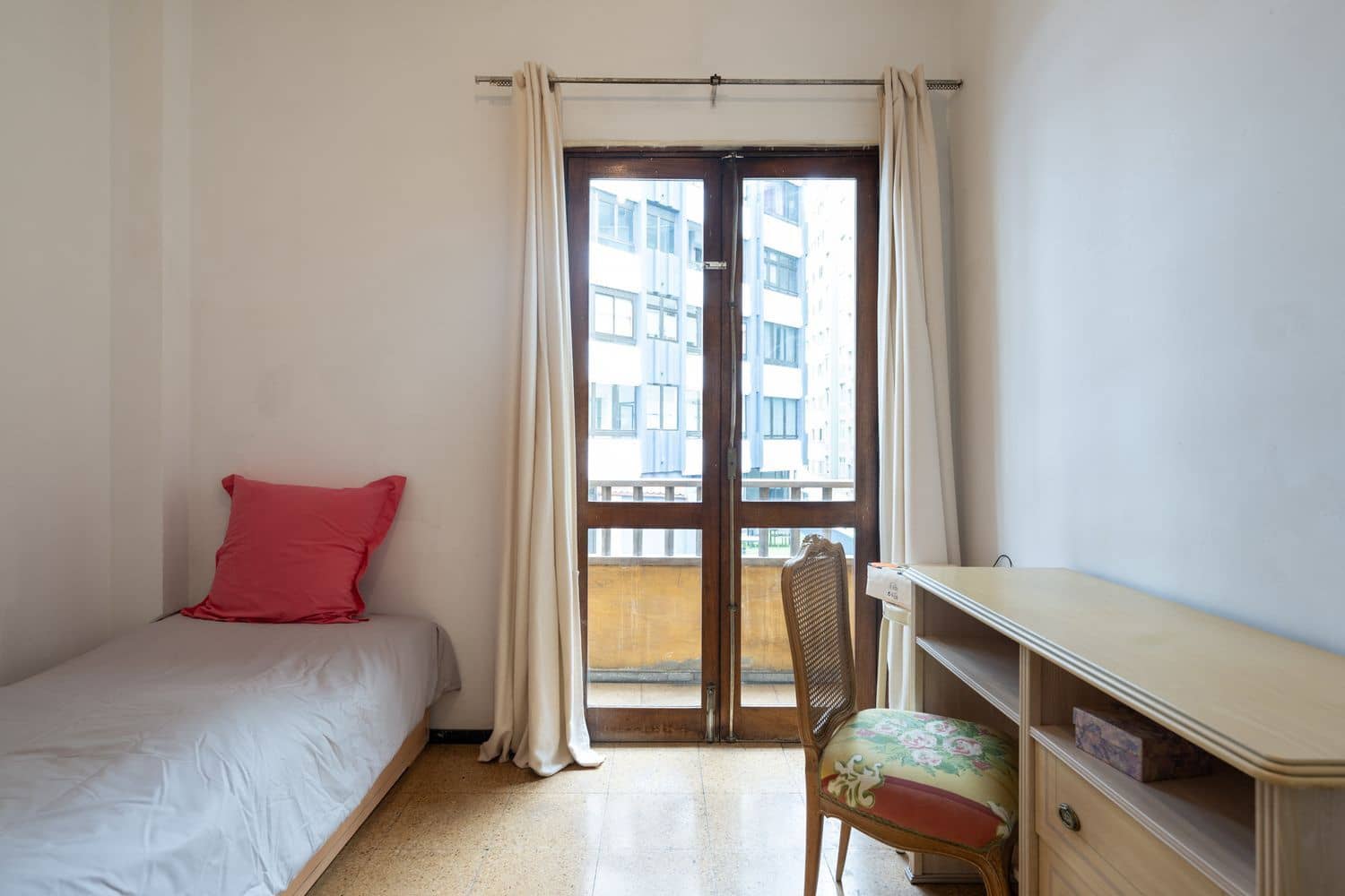 Apartamento de 4 habitaciones en Las Palmas de Gran Canaria en venta con garaje - 270.000 € (Ref: 9880537)