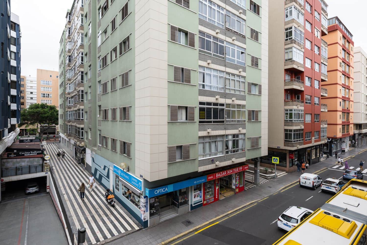 Apartamento de 4 habitaciones en Las Palmas de Gran Canaria en venta con garaje - 270.000 € (Ref: 9880537)