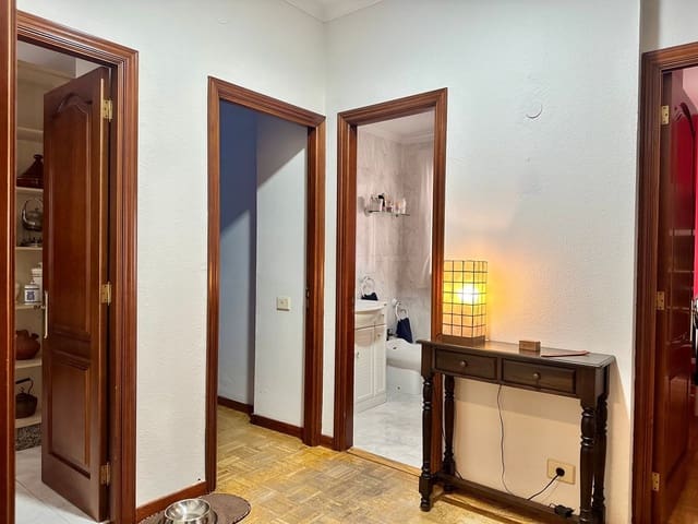 4 makuuhuone Huoneisto myytävänä paikassa Ciudad Jardín, Las Palmas de Gran Canaria mukana 
autotalli - 385 000 € (Ref: 9880539)