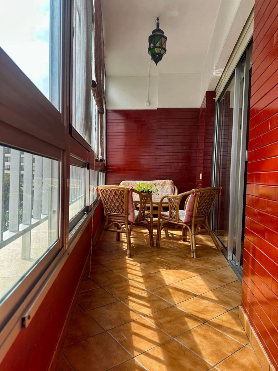 4 slaapkamer Appartement te koop in Las Palmas de Gran Canaria met garage - € 385.000 (Ref: 9880539)
