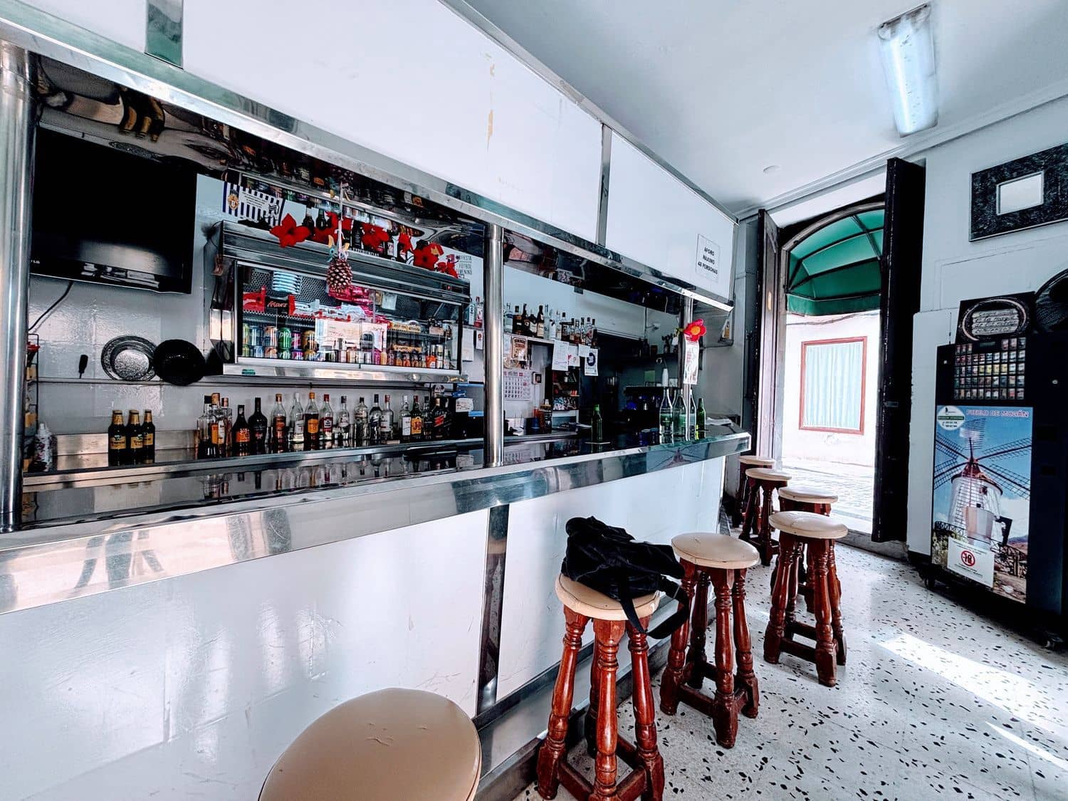 Commercial for sale in Las Palmas de Gran Canaria - € 175,000 (Ref: 9883968)