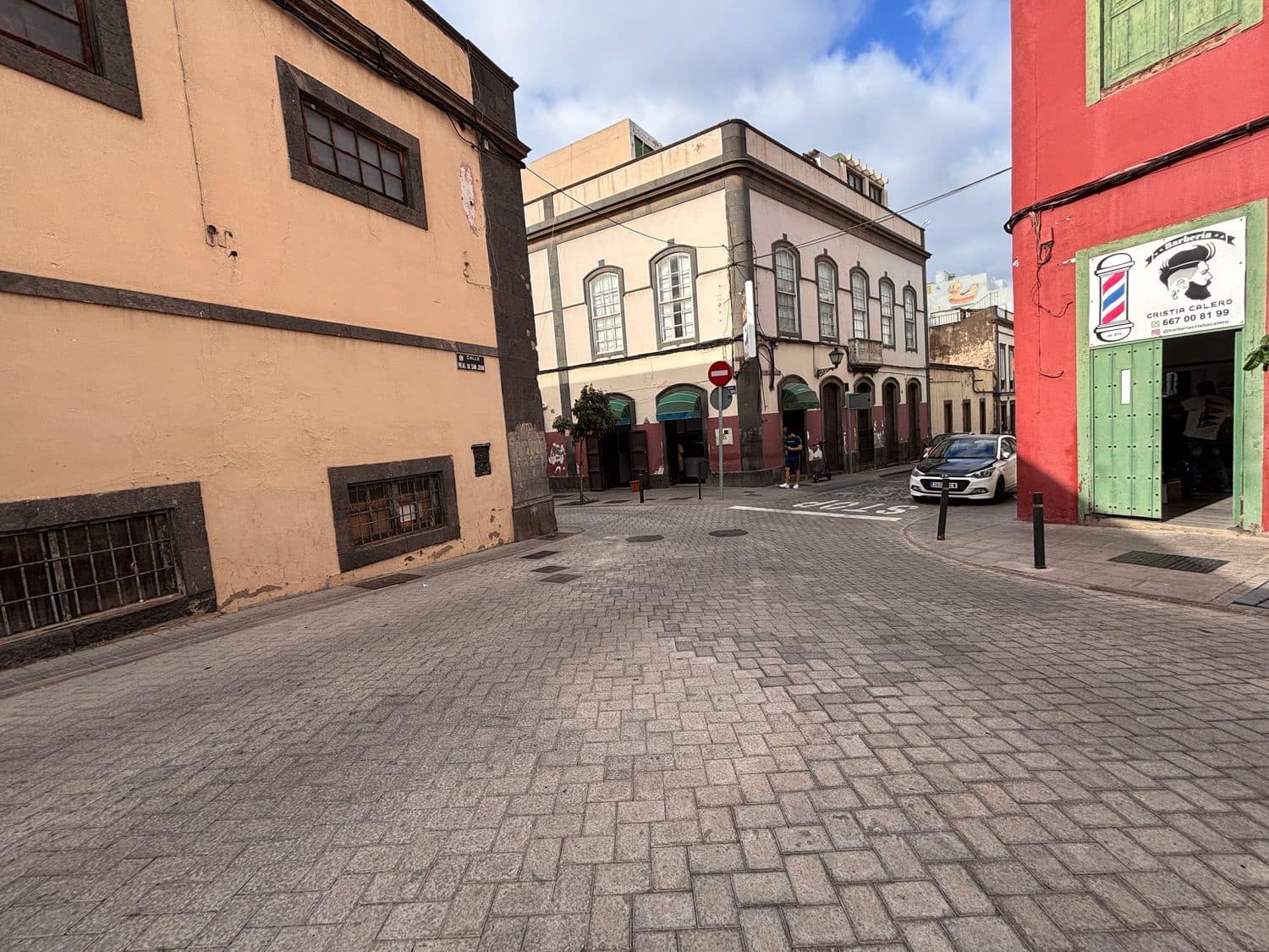 Commercial for sale in Las Palmas de Gran Canaria - € 175,000 (Ref: 9883968)