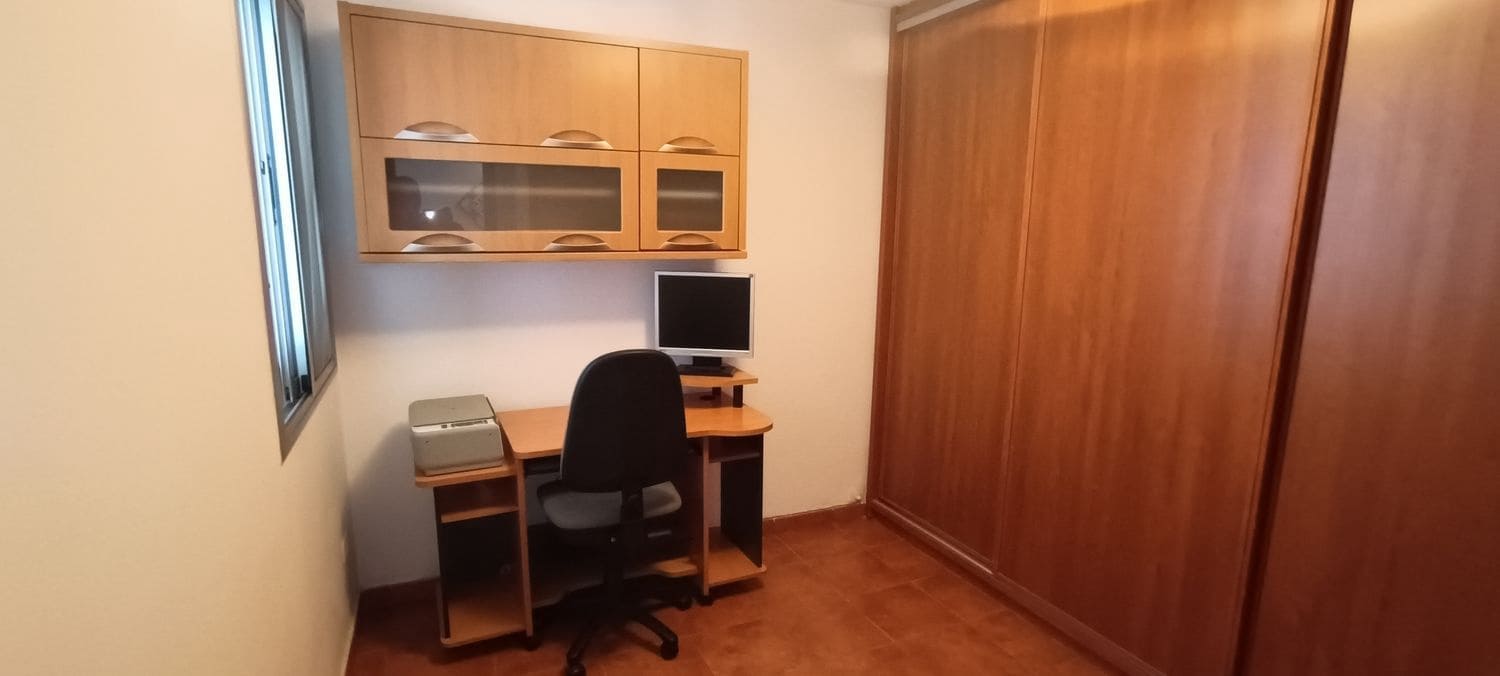 3 bedroom Apartment for rent in Telde with garage - € 850 (Ref: 9885336)