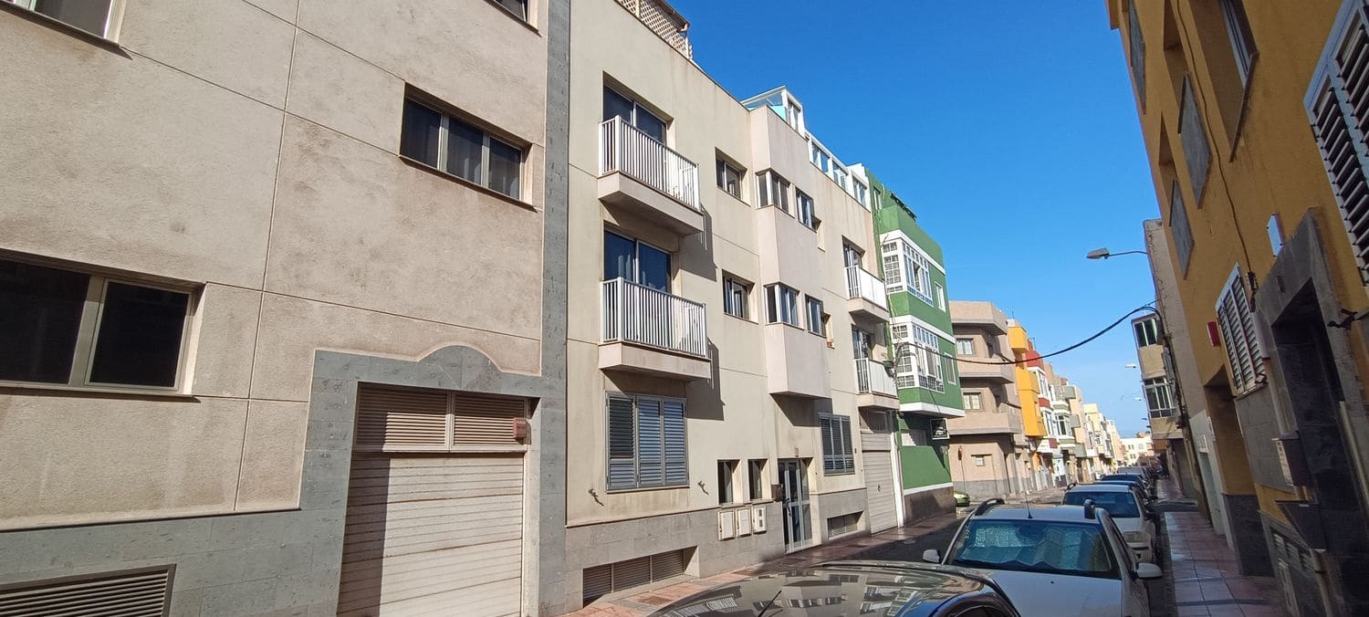 3 bedroom Apartment for rent in Telde with garage - € 850 (Ref: 9885336)