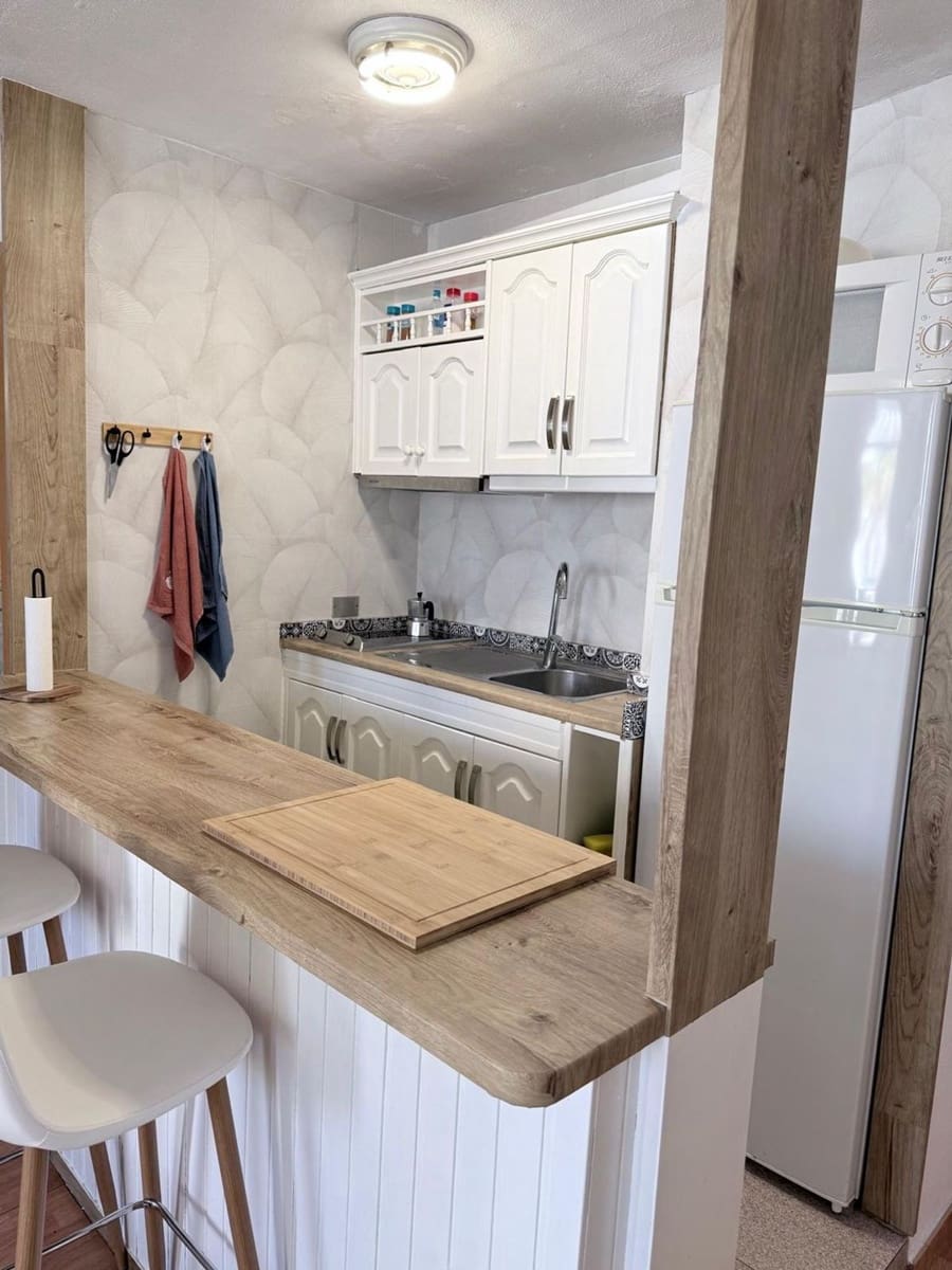 2 slaapkamer Appartement te huur in Playa del Ingles met zwembad garage - € 900 (Ref: 9928579)