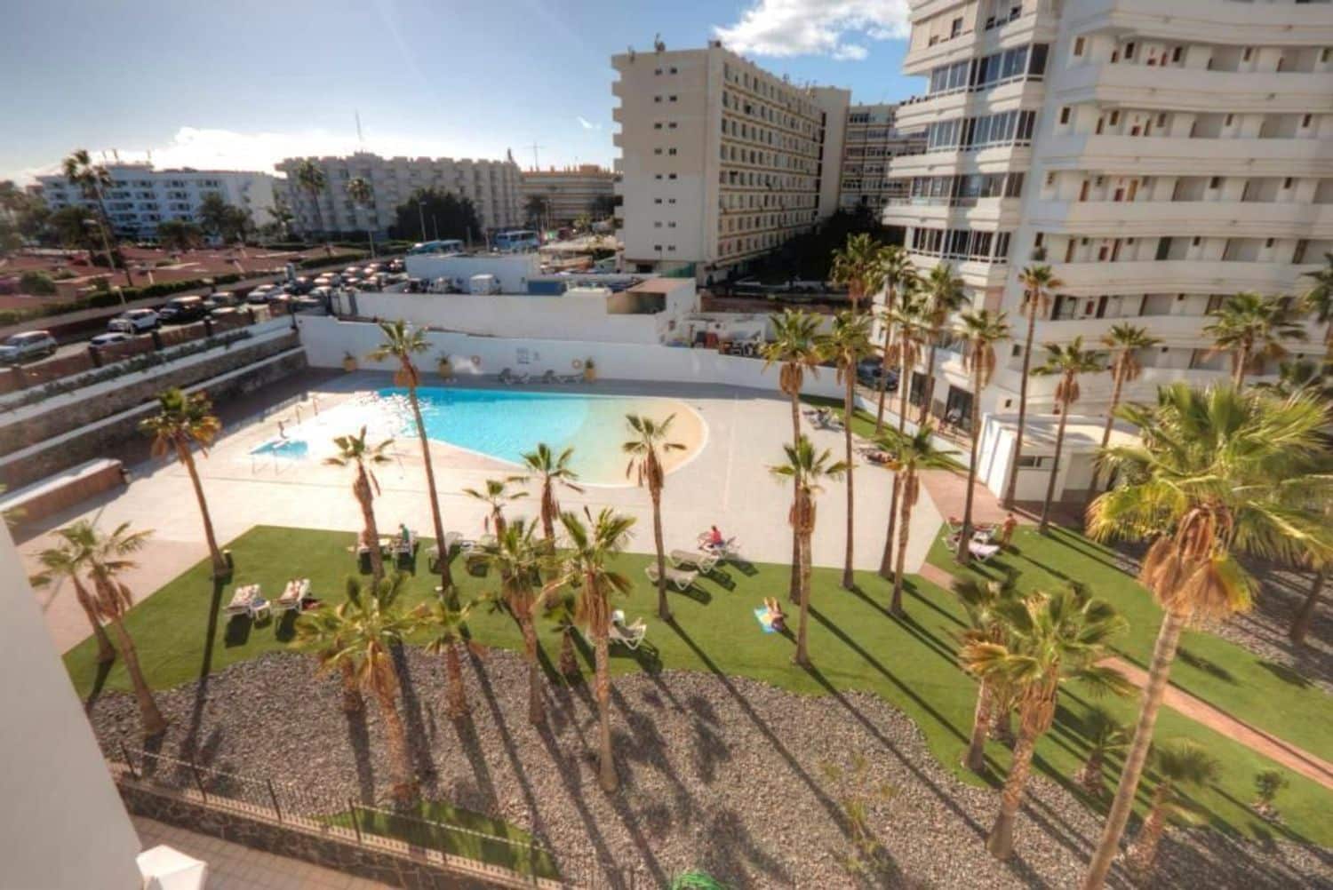 2 slaapkamer Appartement te huur in Playa del Ingles met zwembad garage - € 900 (Ref: 9928579)