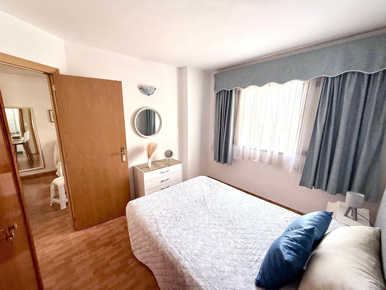 2 slaapkamer Appartement te huur in Playa del Ingles met zwembad garage - € 900 (Ref: 9928579)