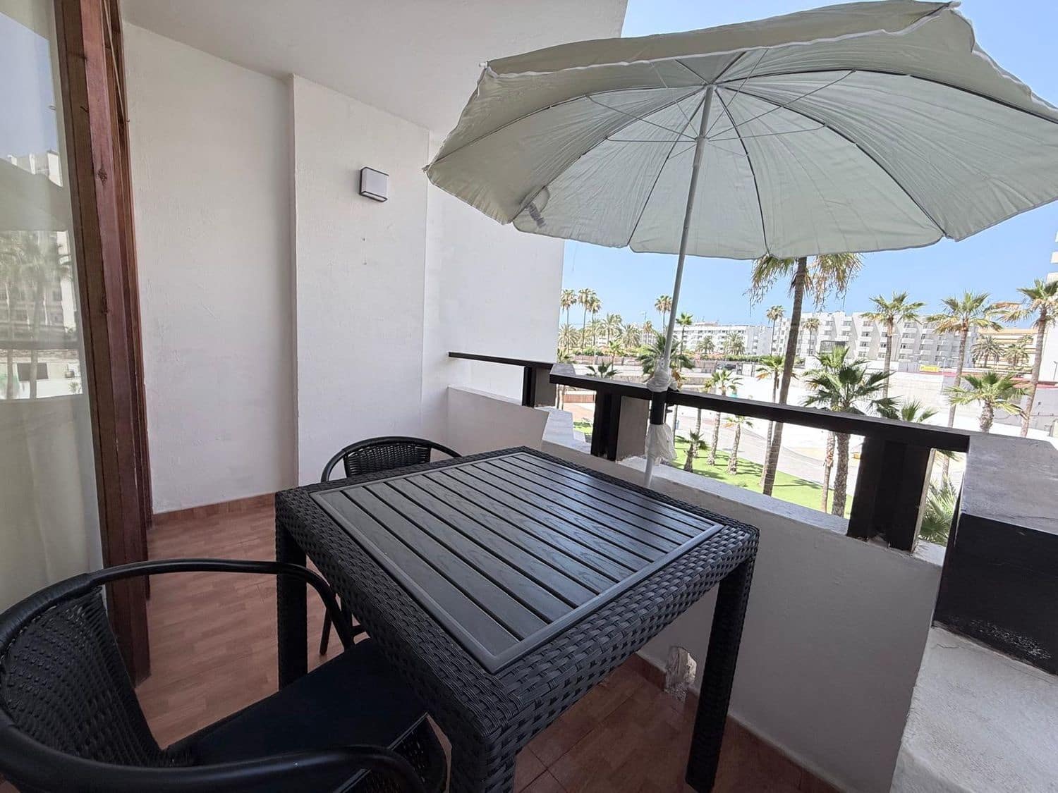 2 slaapkamer Appartement te huur in Playa del Ingles met zwembad garage - € 900 (Ref: 9928579)