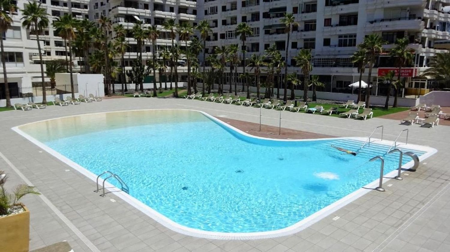 2 slaapkamer Appartement te huur in Playa del Ingles met zwembad garage - € 900 (Ref: 9928579)