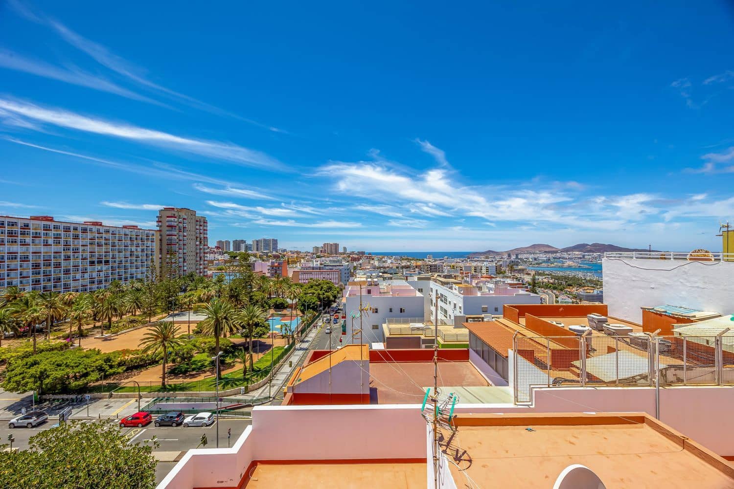 3 bedroom Apartment for sale in Las Palmas de Gran Canaria with garage - € 290,000 (Ref: 9928580)