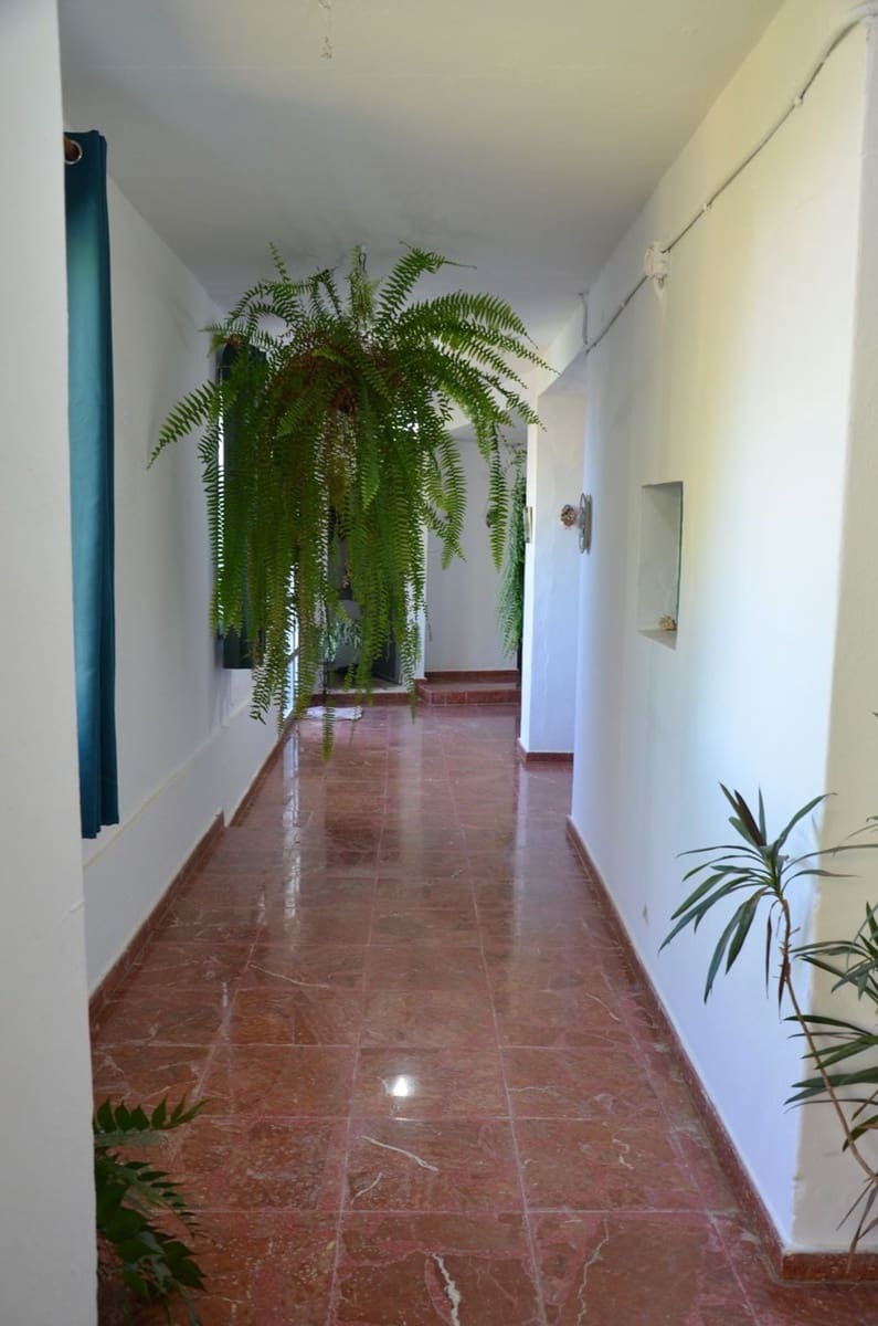 5 bedroom Finca/Country House for sale in Galdar with garage - € 195,000 (Ref: 9935448)