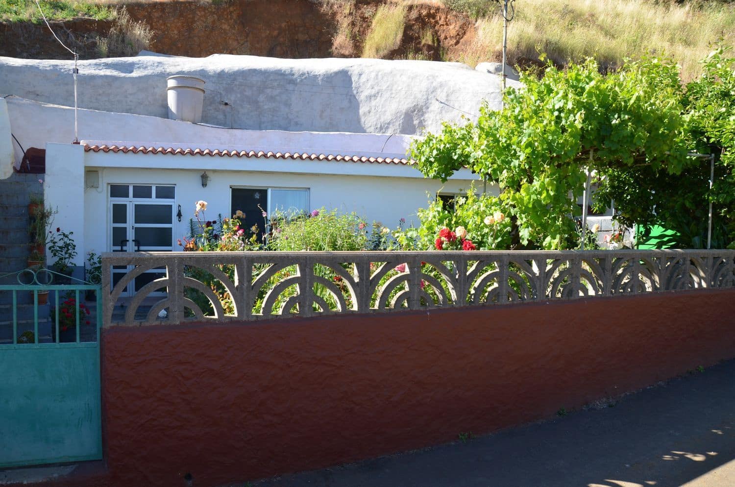 5 bedroom Finca/Country House for sale in Galdar with garage - € 195,000 (Ref: 9935448)
