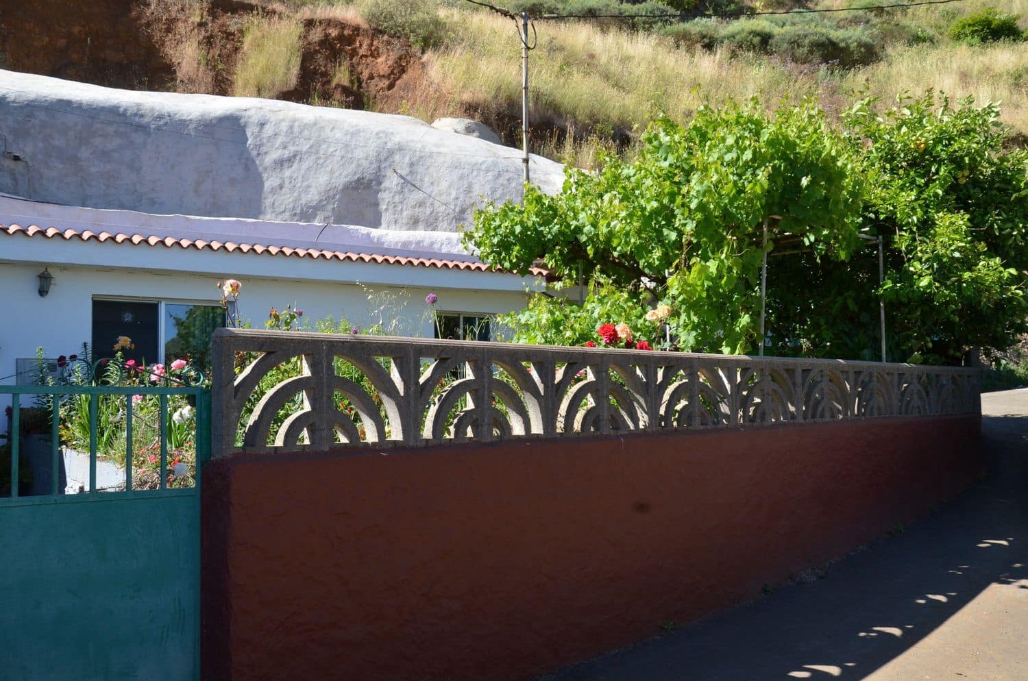 5 bedroom Finca/Country House for sale in Galdar with garage - € 195,000 (Ref: 9935448)