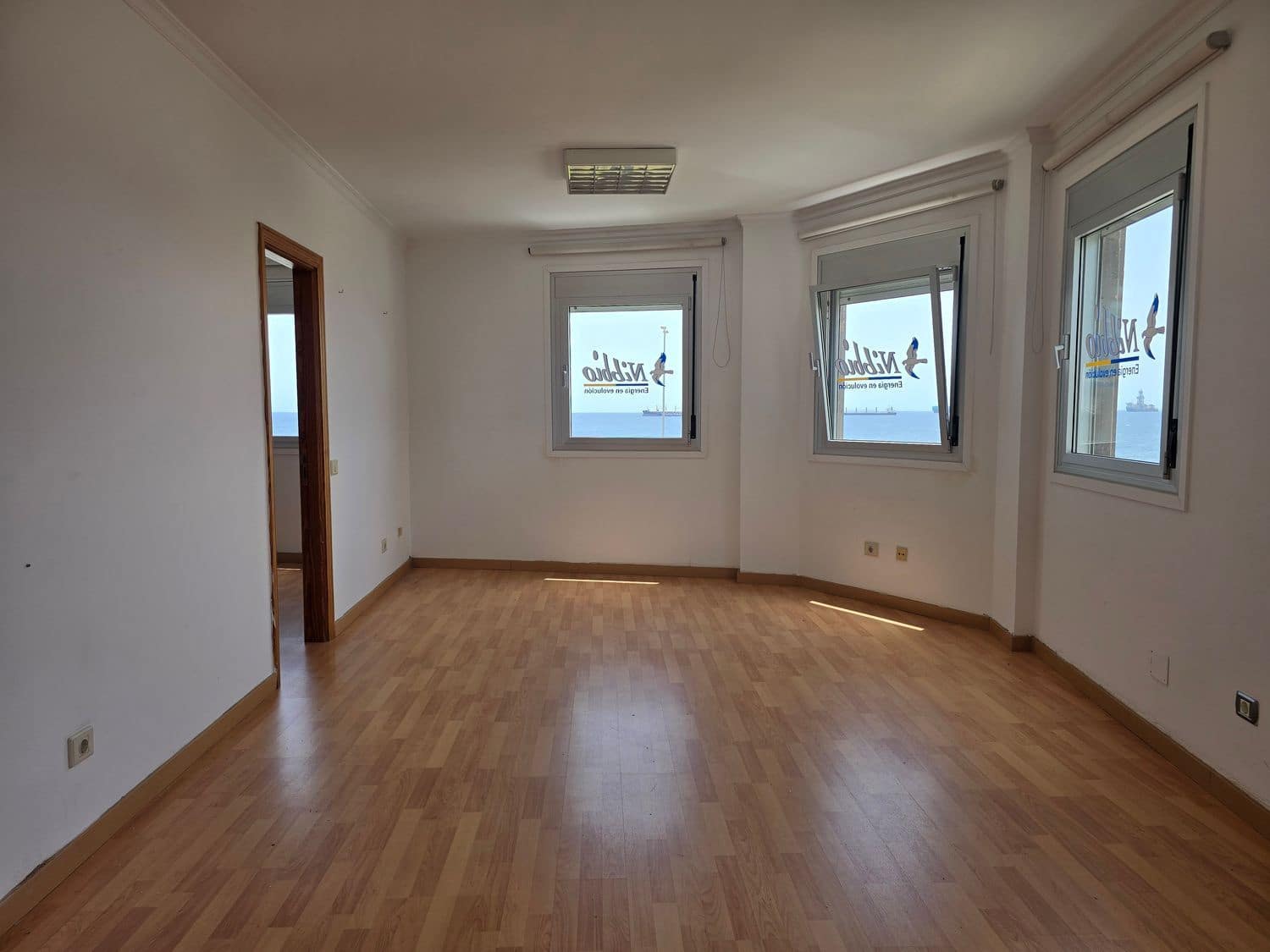 Office for rent in Las Palmas de Gran Canaria - € 700 (Ref: 9949056)