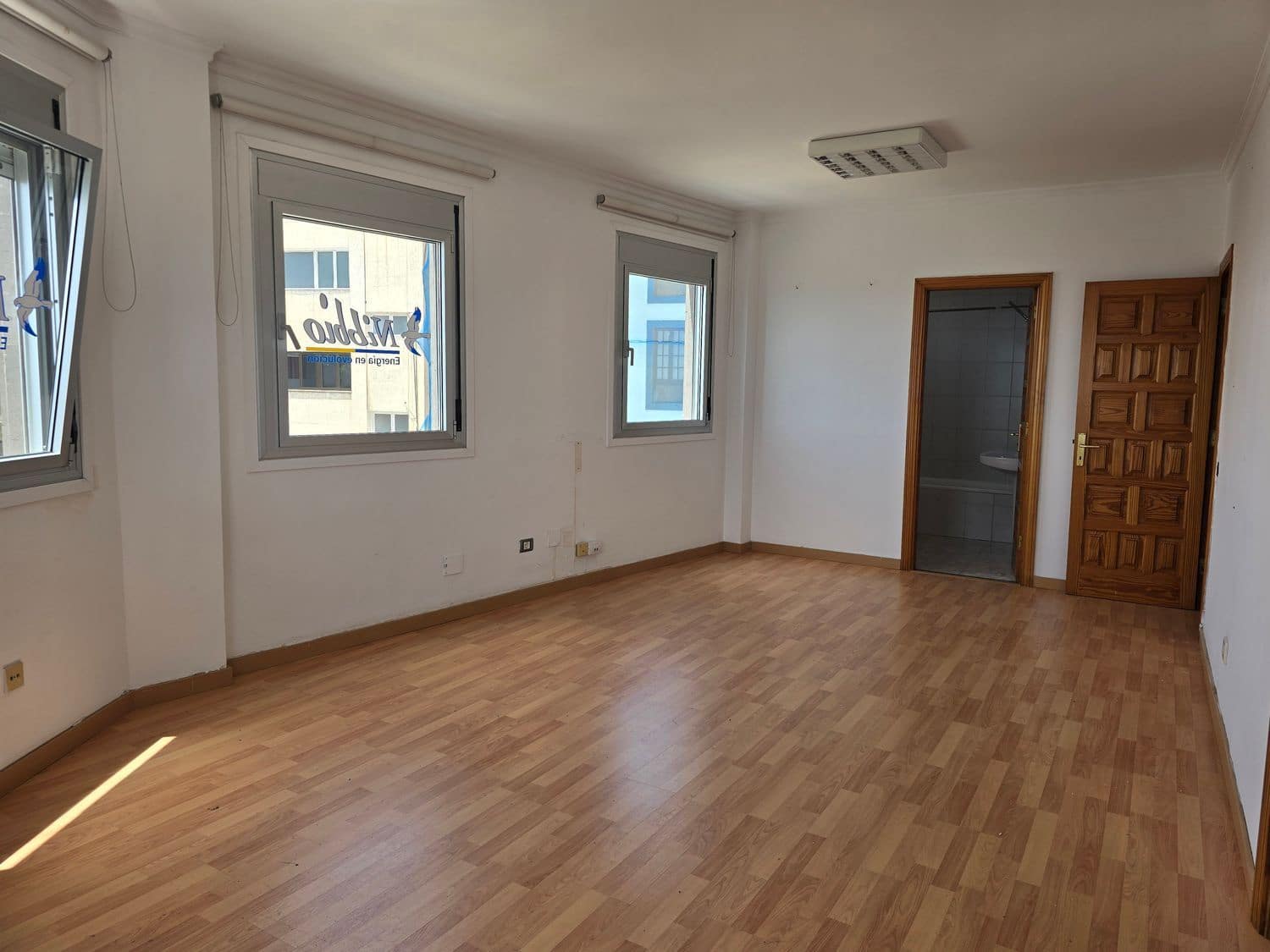 Office for rent in Las Palmas de Gran Canaria - € 700 (Ref: 9949056)