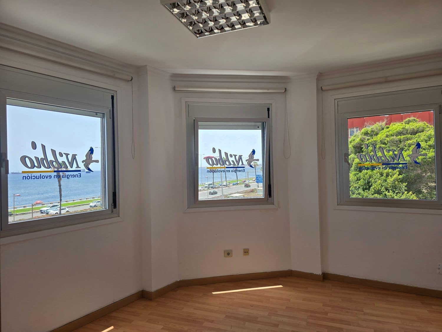 Office for rent in Las Palmas de Gran Canaria - € 700 (Ref: 9949056)