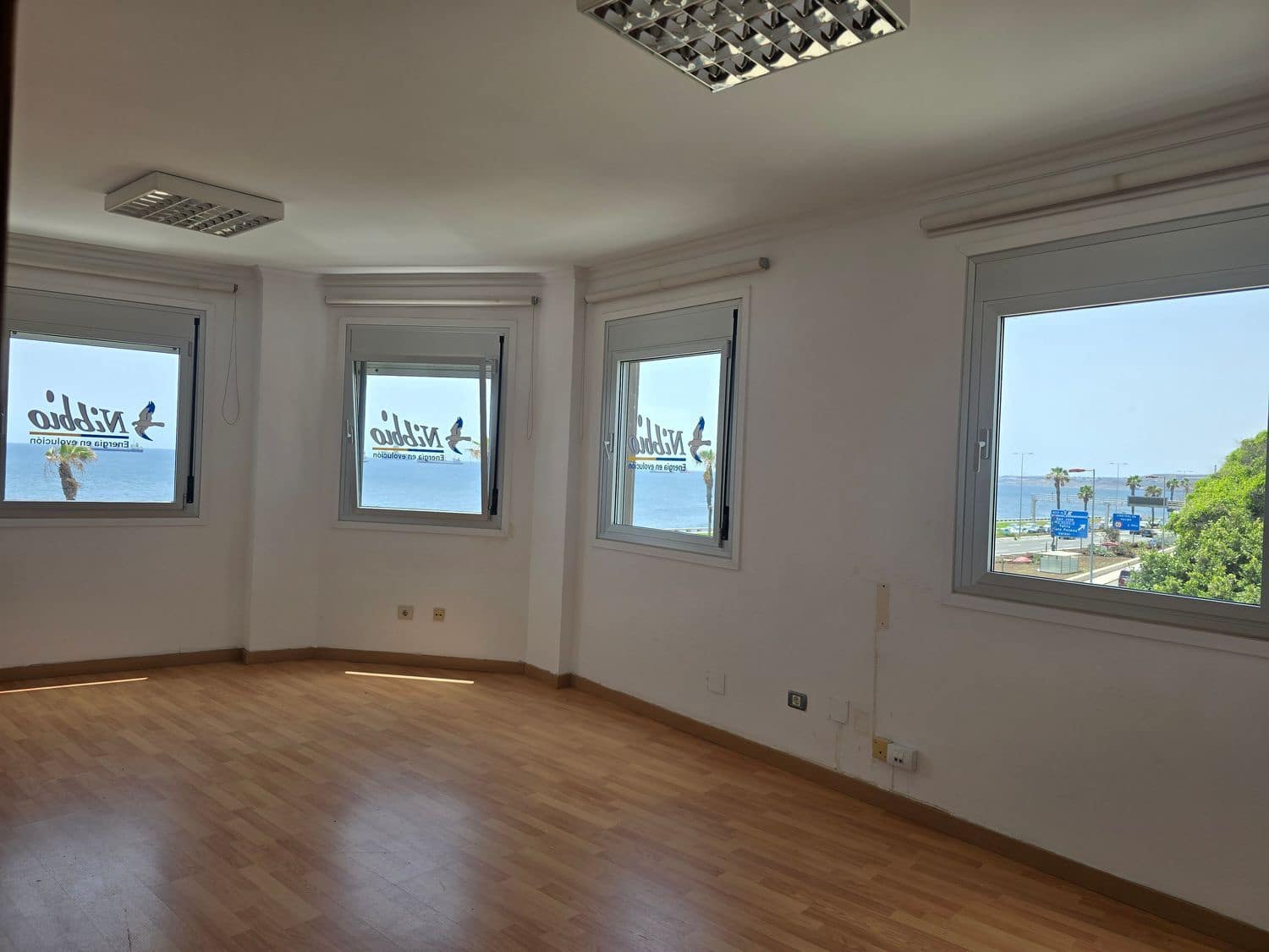 Office for rent in Las Palmas de Gran Canaria - € 700 (Ref: 9949056)