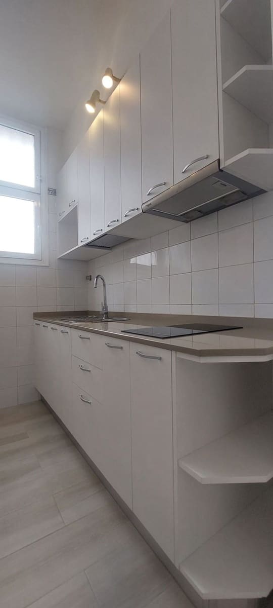 Leilighet til leie i Las Palmas de Gran Canaria med garasje - € 775 (Ref: 9949058)