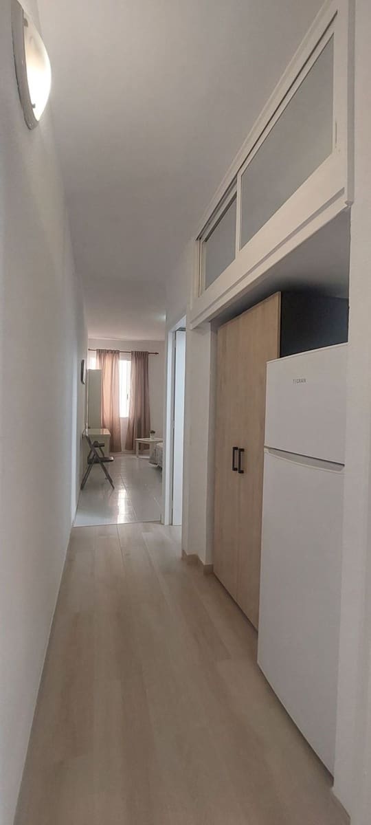 Leilighet til leie i Las Palmas de Gran Canaria med garasje - € 775 (Ref: 9949058)