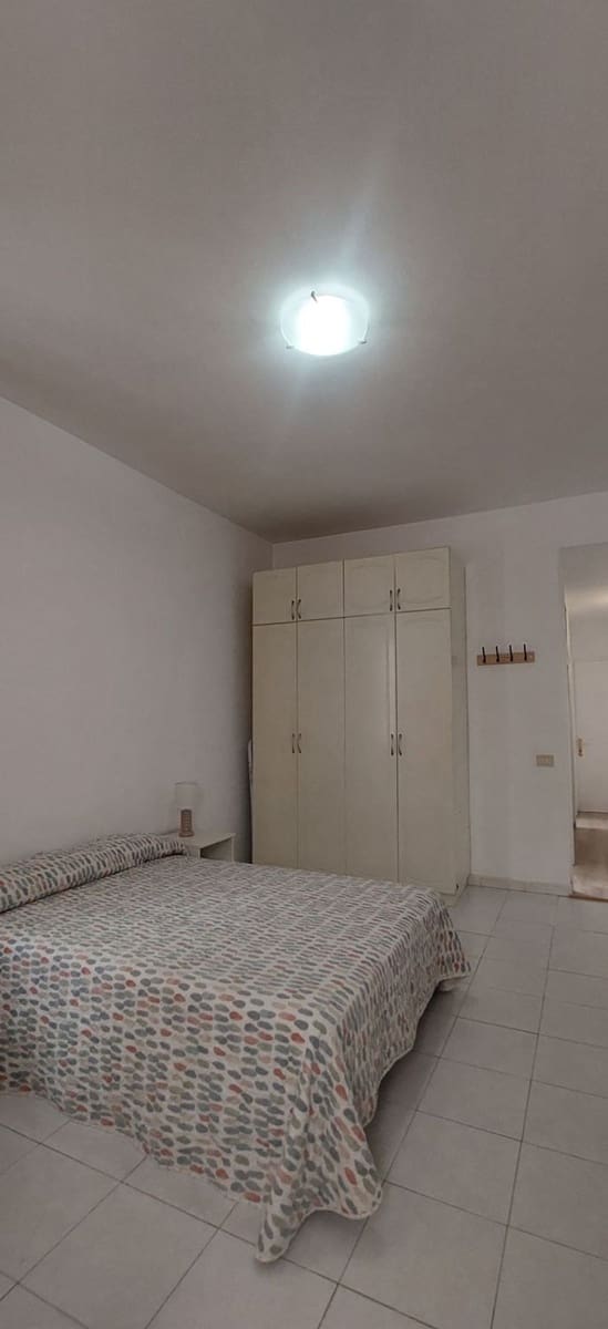 Leilighet til leie i Las Palmas de Gran Canaria med garasje - € 775 (Ref: 9949058)