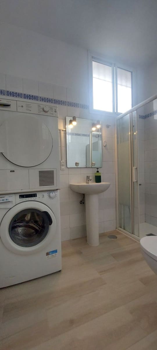 Leilighet til leie i Las Palmas de Gran Canaria med garasje - € 775 (Ref: 9949058)