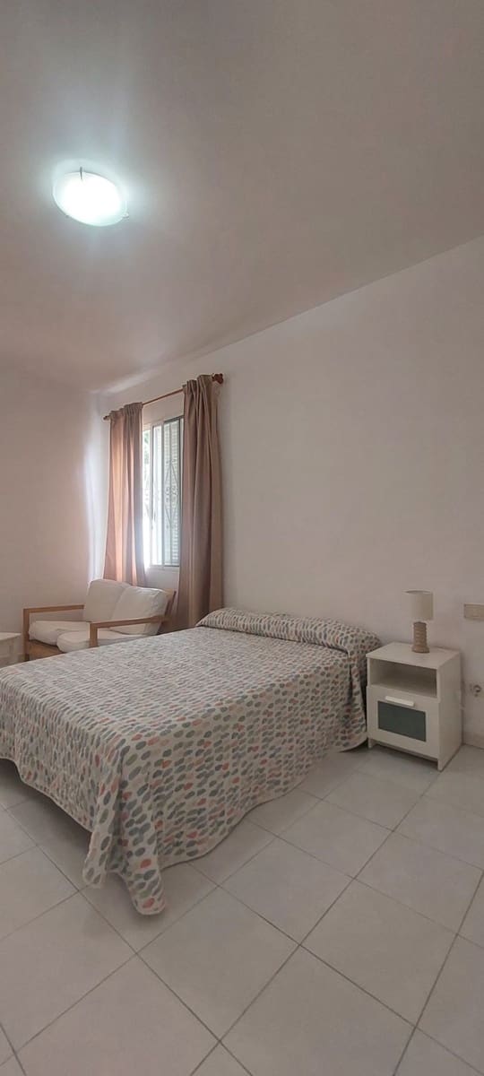 Leilighet til leie i Las Palmas de Gran Canaria med garasje - € 775 (Ref: 9949058)