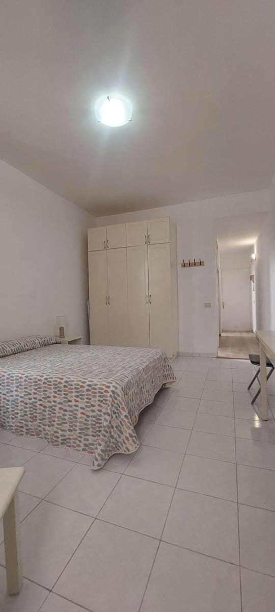 Leilighet til leie i Las Palmas de Gran Canaria med garasje - € 775 (Ref: 9949058)