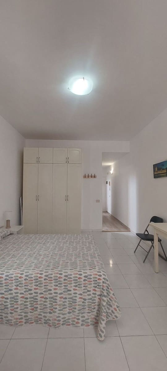 Leilighet til leie i Las Palmas de Gran Canaria med garasje - € 775 (Ref: 9949058)