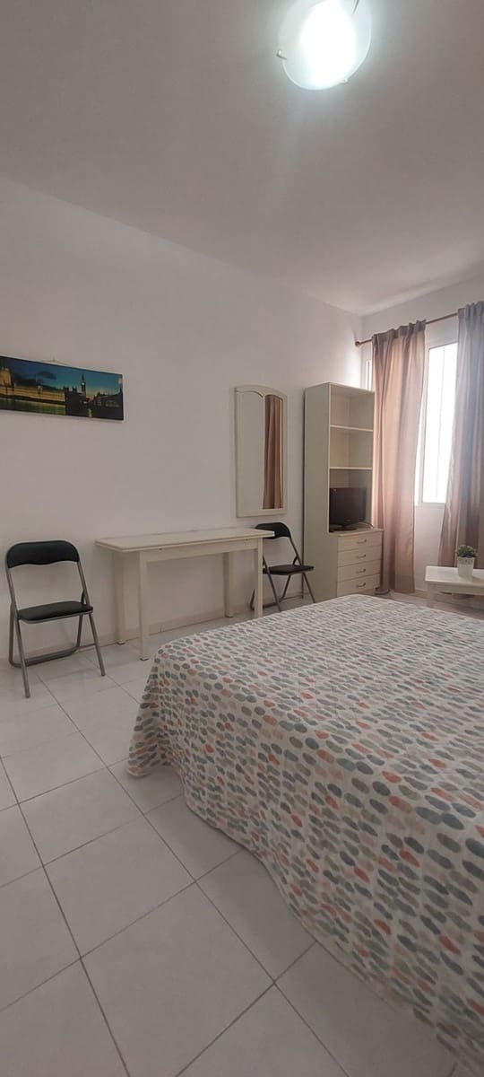Leilighet til leie i Las Palmas de Gran Canaria med garasje - € 775 (Ref: 9949058)